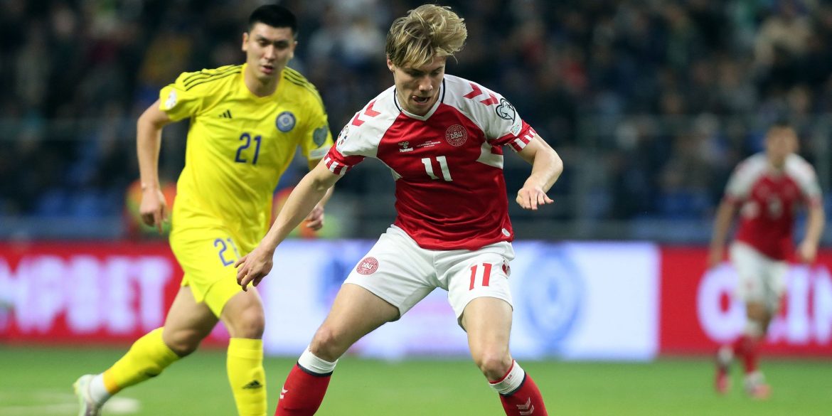 Man Utd table £30m bid to sign England "monster" who's better than Hojlund